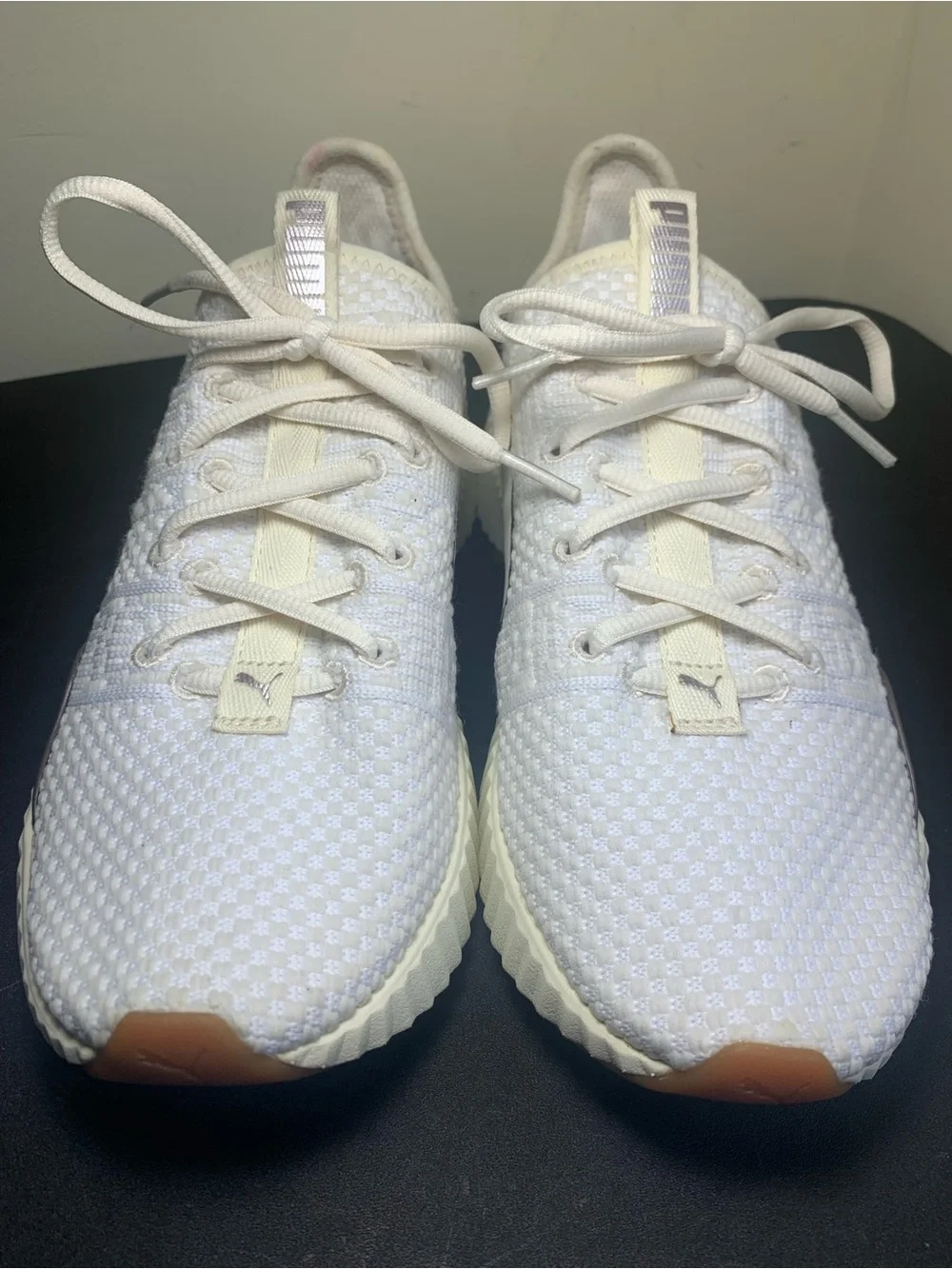 Women’s Puma Sneakers (Size7 US) Great Condition